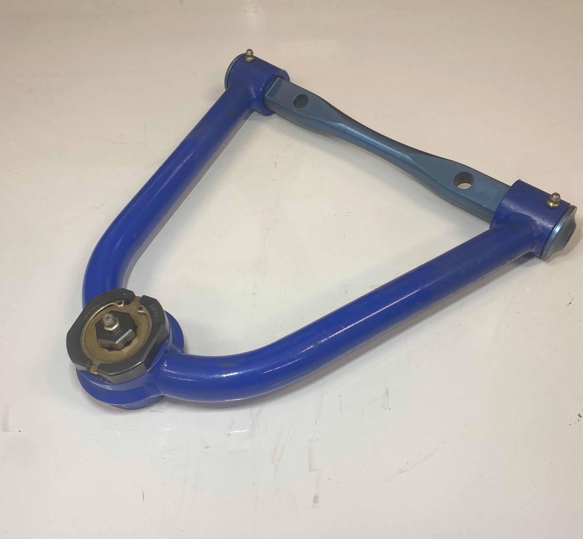 USED A FRAME-SCREW IN-9.75-ALU-7DG WITH  BALL JOINT LESS STUD 22320X
