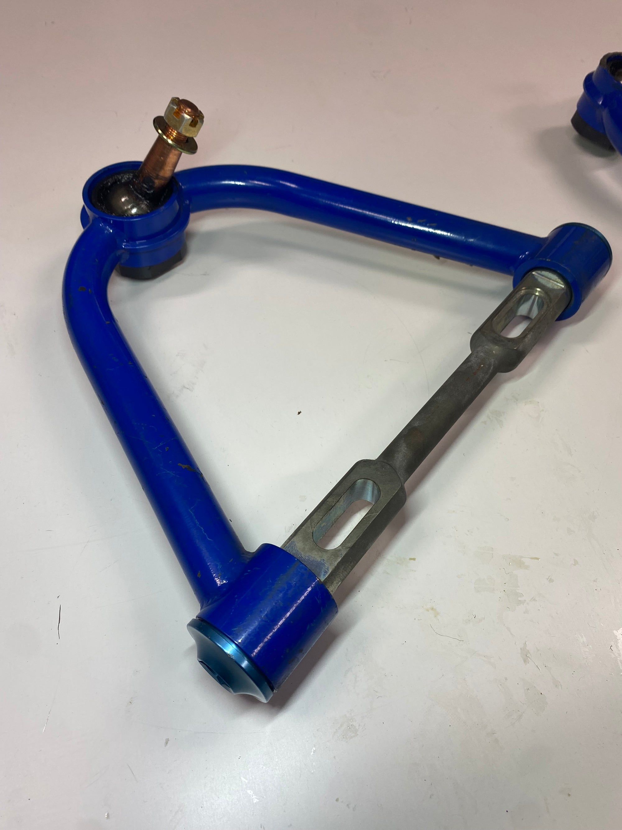 USED A FRAME-8.50STL-SLOT&KEY-7 DEG PAIR WITH BALL JOINT