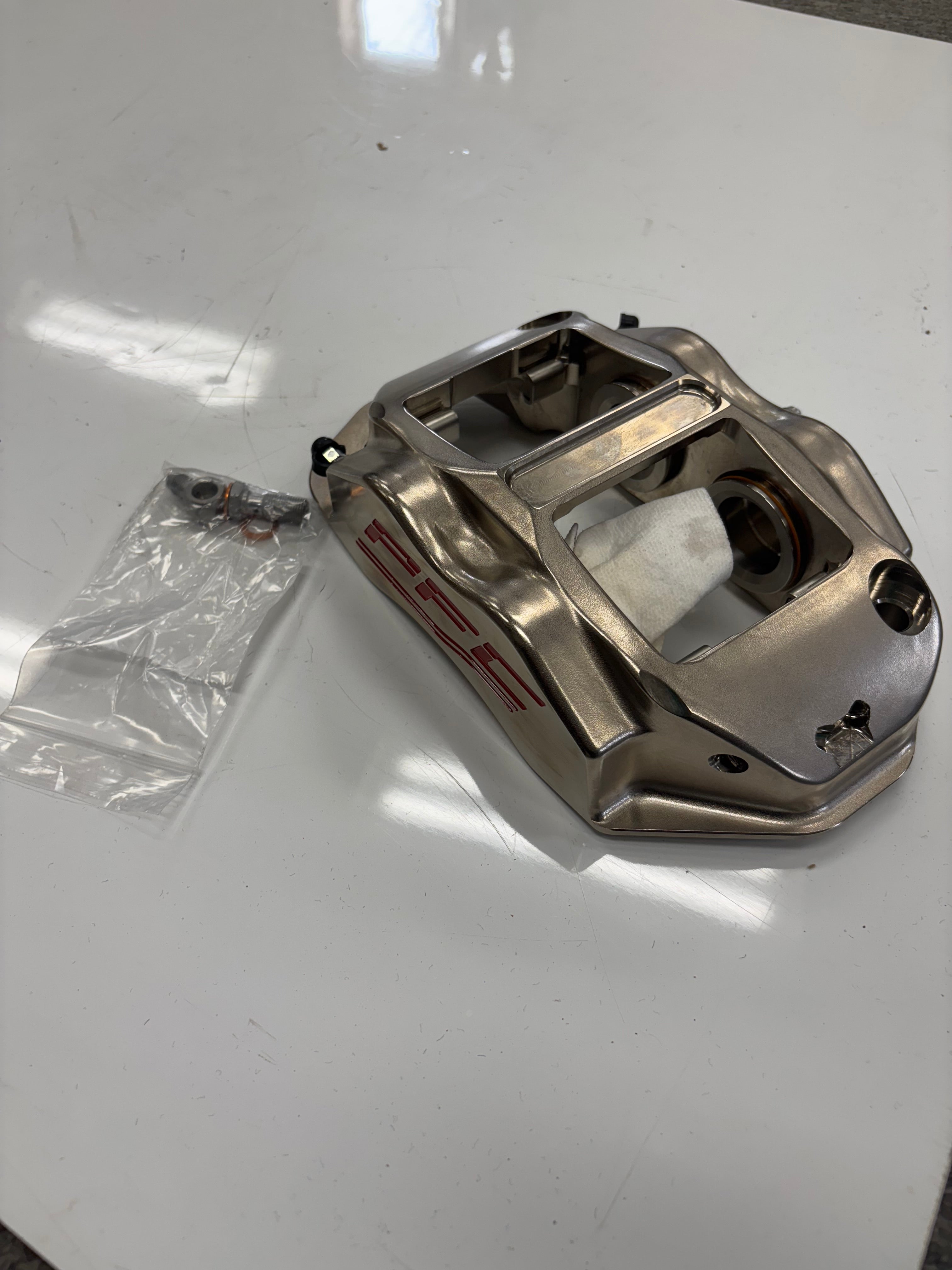 【P14549】パプリカ USED (NEW) PFC BRAKES ZR94 BRAKE CALIPER (MISSING PISTON) - Howe