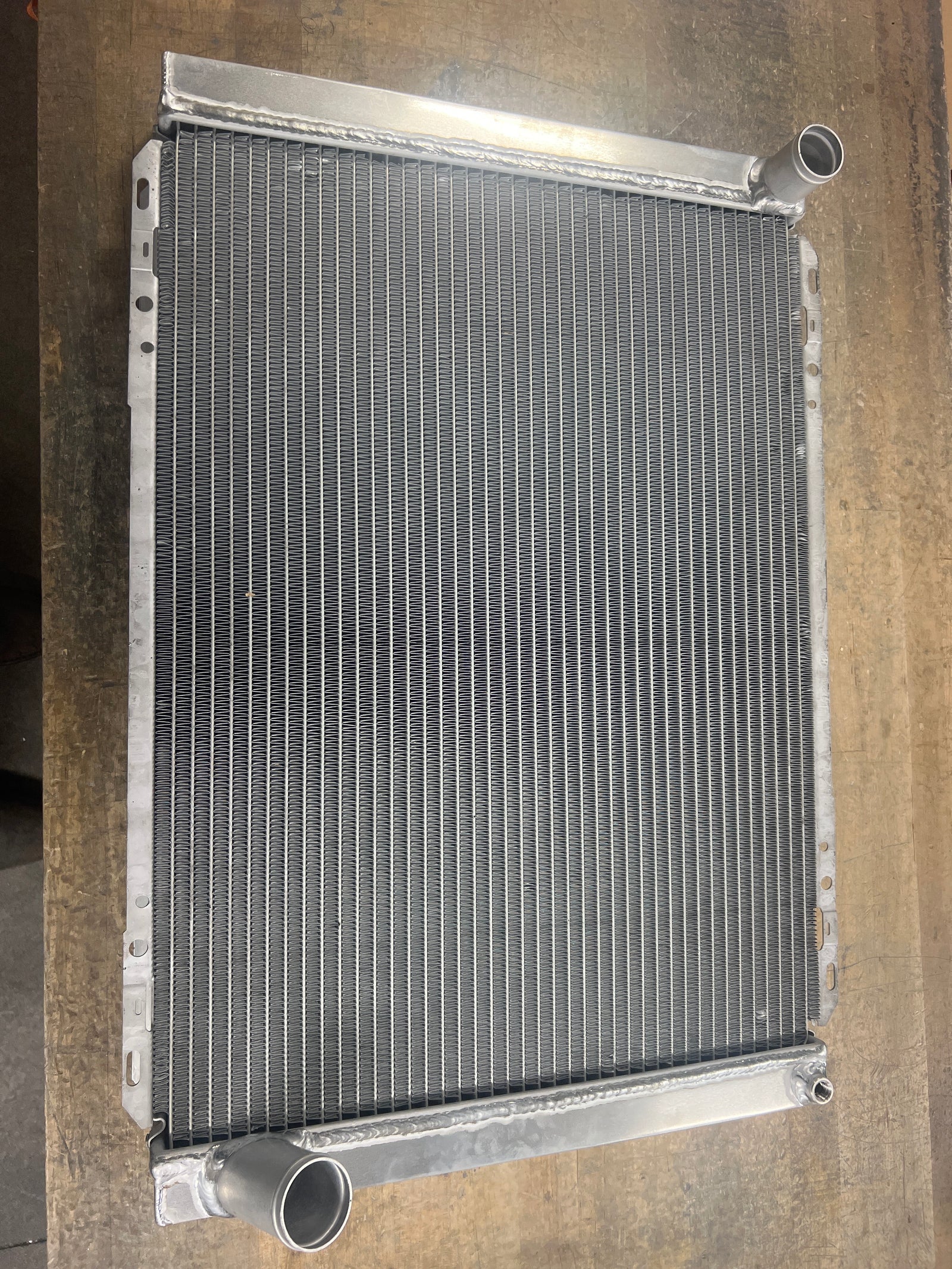 BLEM! 342A28NF RADIATOR, 19X28 CHVY NO FILLER